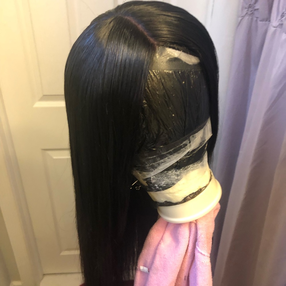 Lace wig - Picture 2 of 3